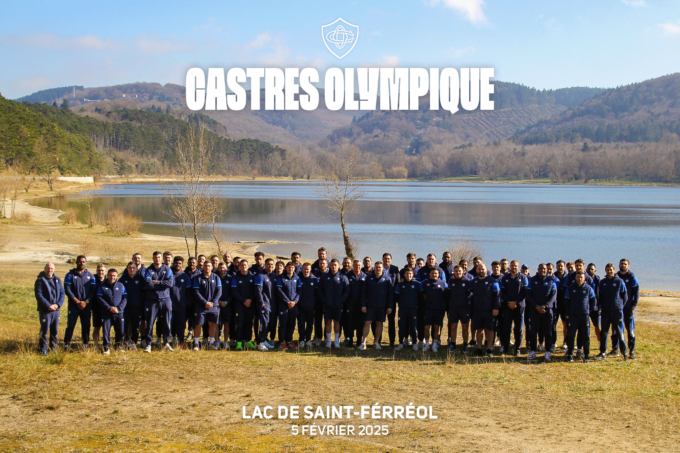les joueurs du castres olympique devant le lac de férréol